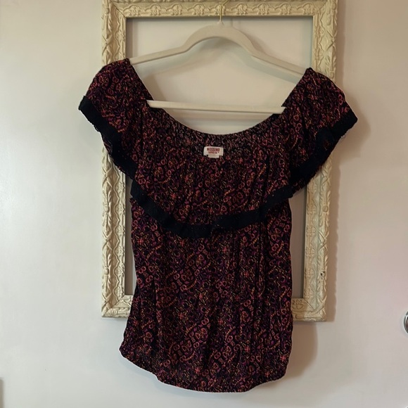 MOSSIMO SUPPLE CO. | Boho Black and Red Floral Blouse Over the Shoulder - Picture 2 of 10